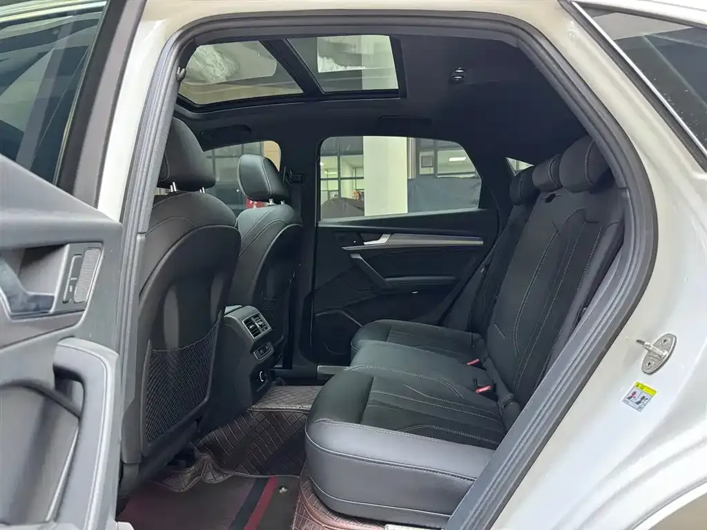Audi Q5L Sportback — фото 6