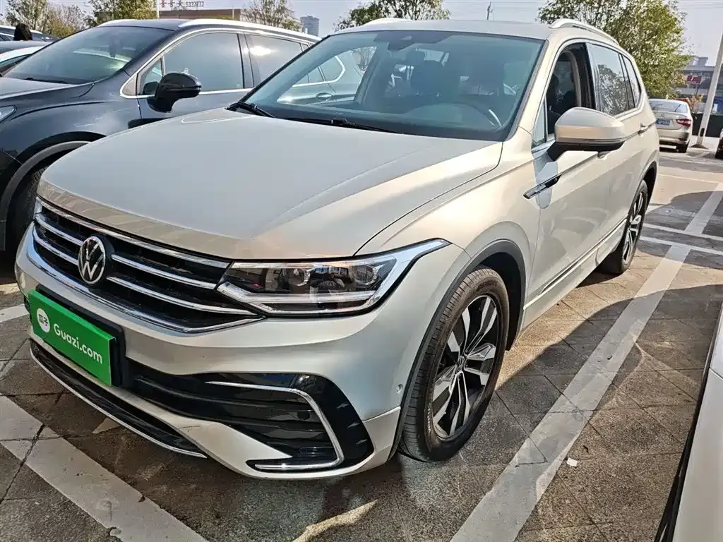 Volkswagen Tiguan L — фото 1