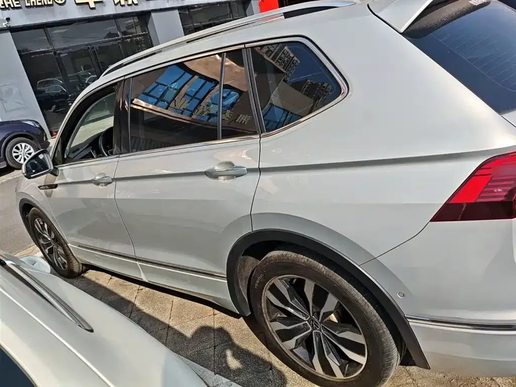 Volkswagen Tiguan L — фото 3