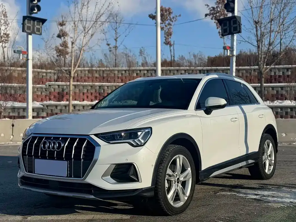 Audi Q3 — фото 1