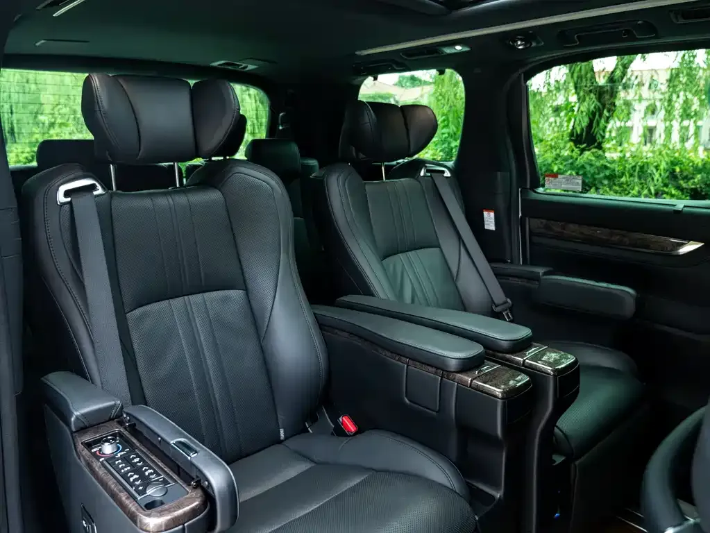 Toyota Alphard — фото 10