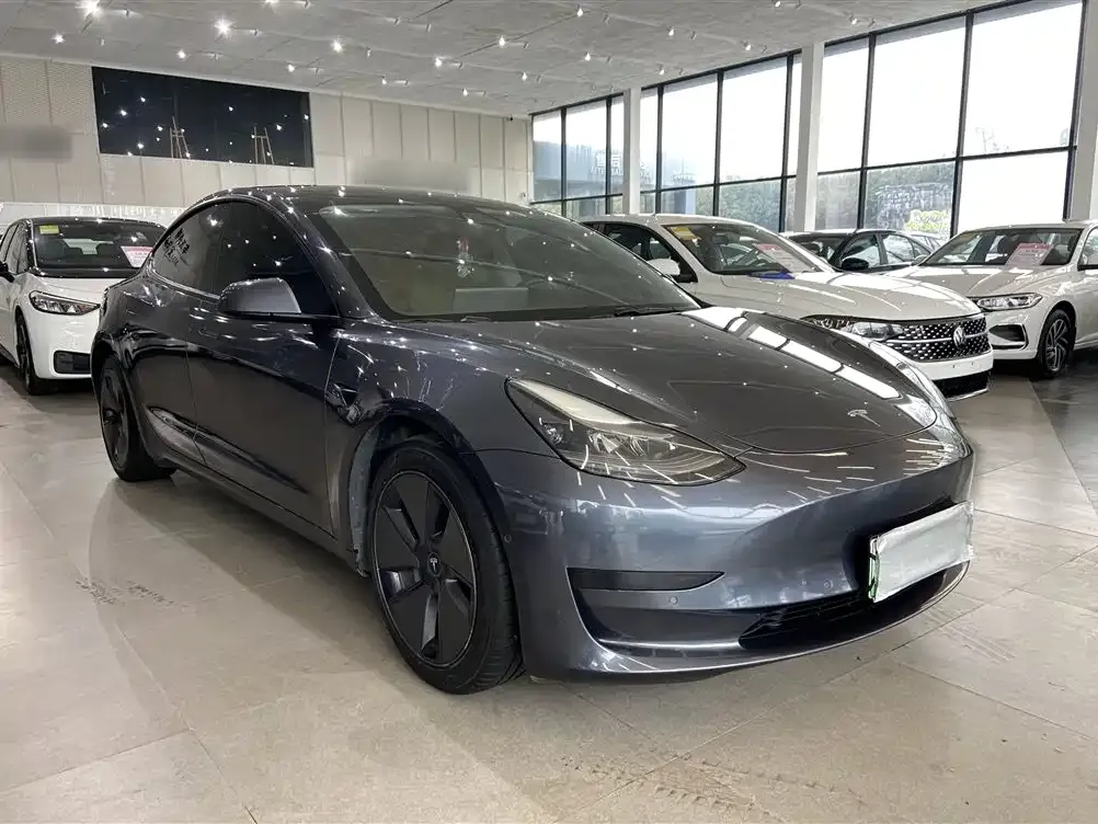 Tesla Model 3 — фото 4