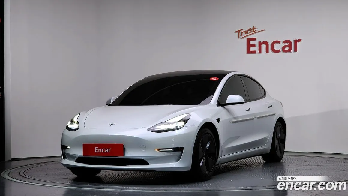 Tesla Model 3 — фото 1