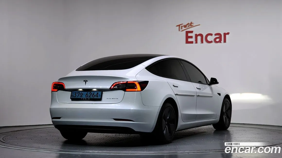 Tesla Model 3 — фото 3