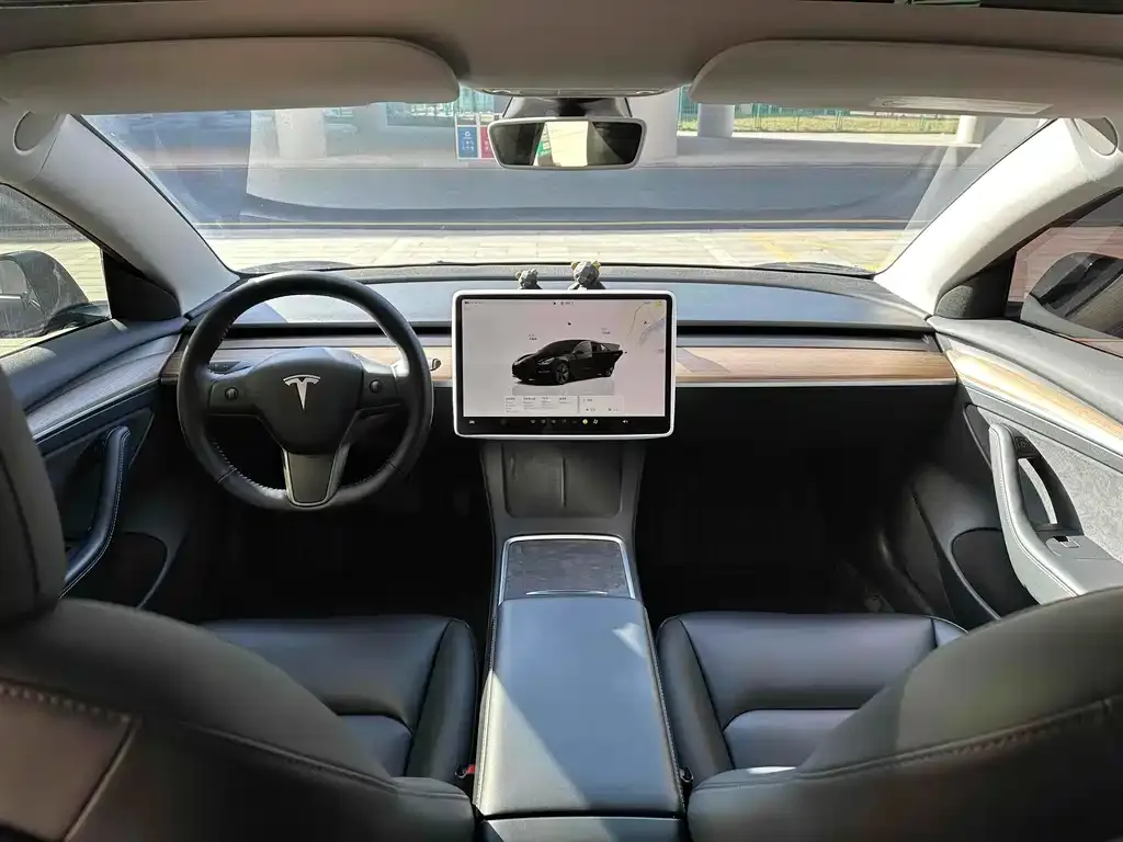 Tesla Model 3 — фото 8