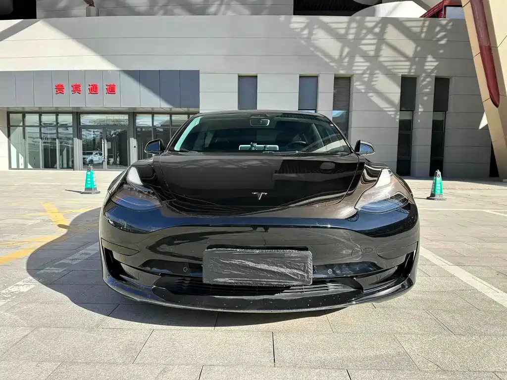 Tesla Model 3 — фото 4