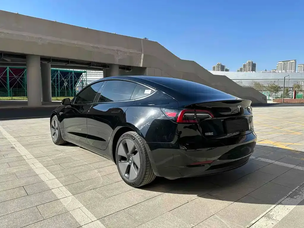 Tesla Model 3 — фото 3