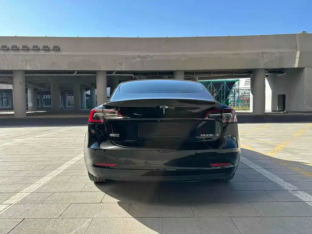 Tesla Model 3 — фото 7
