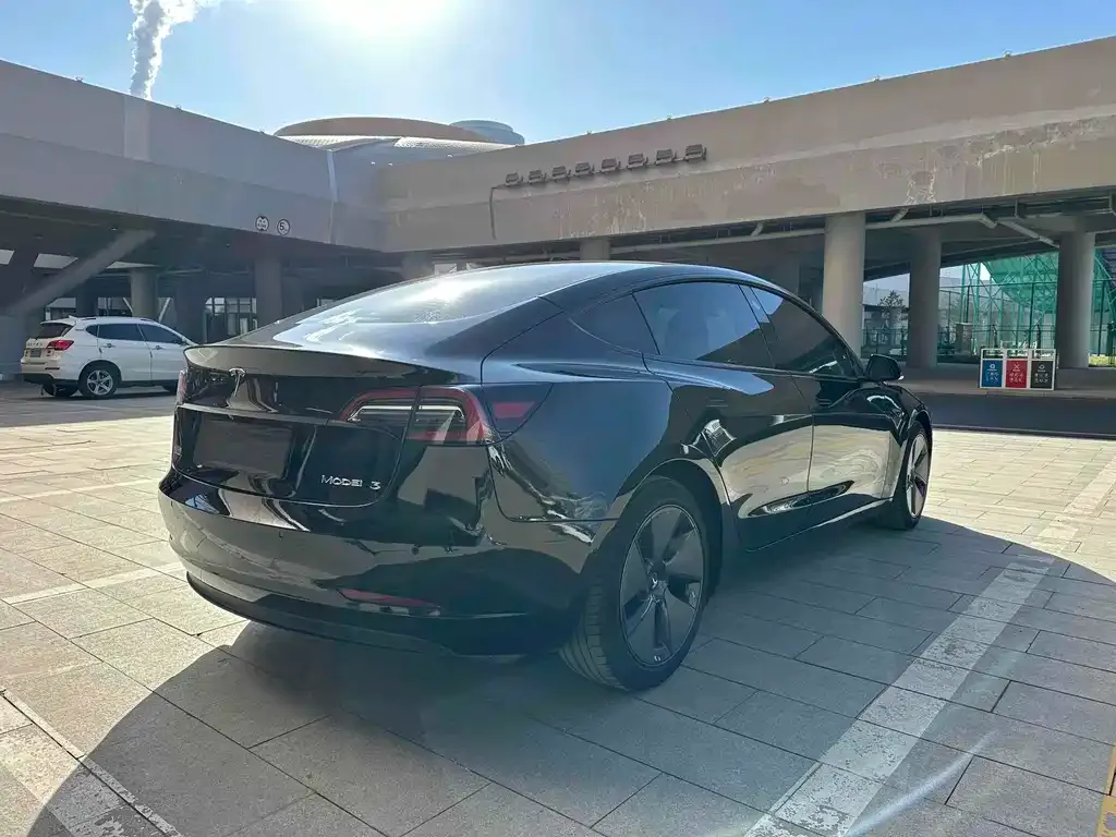 Tesla Model 3 — фото 6