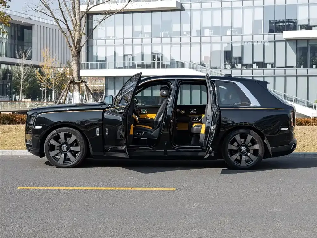 Rolls-Royce Cullinan — фото 10