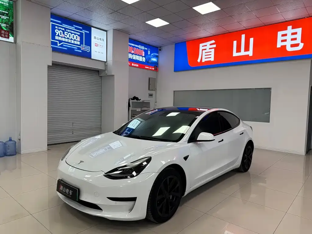 Tesla Model 3 — фото 1