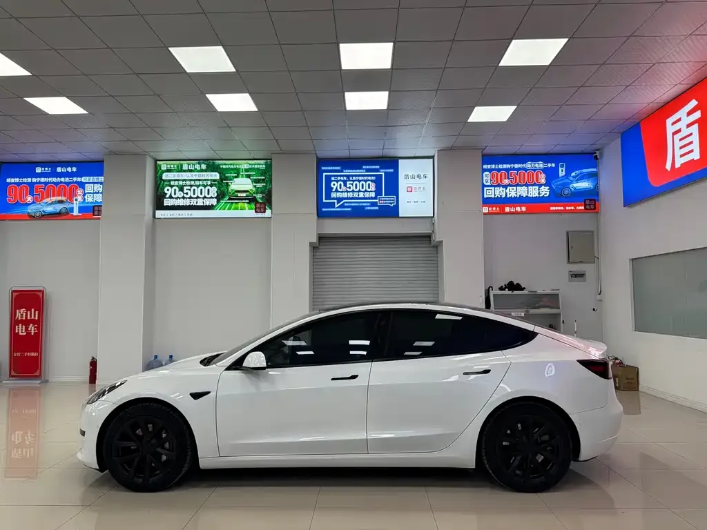 Tesla Model 3 — фото 3