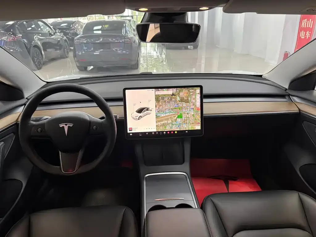 Tesla Model 3 — фото 7