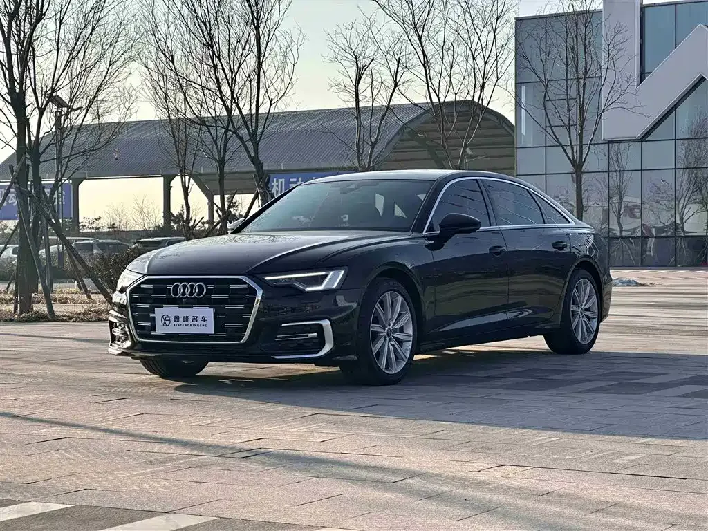 Audi A6L — фото 1