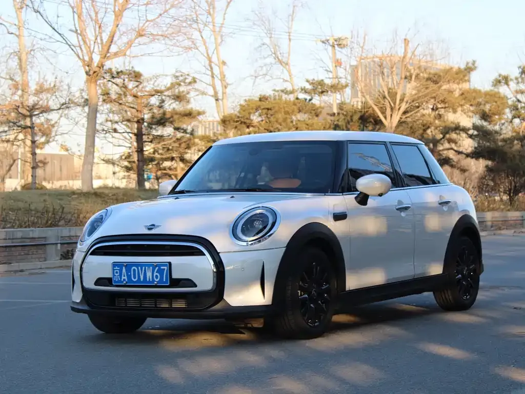 MINI Cooper (3-door) — фото 1