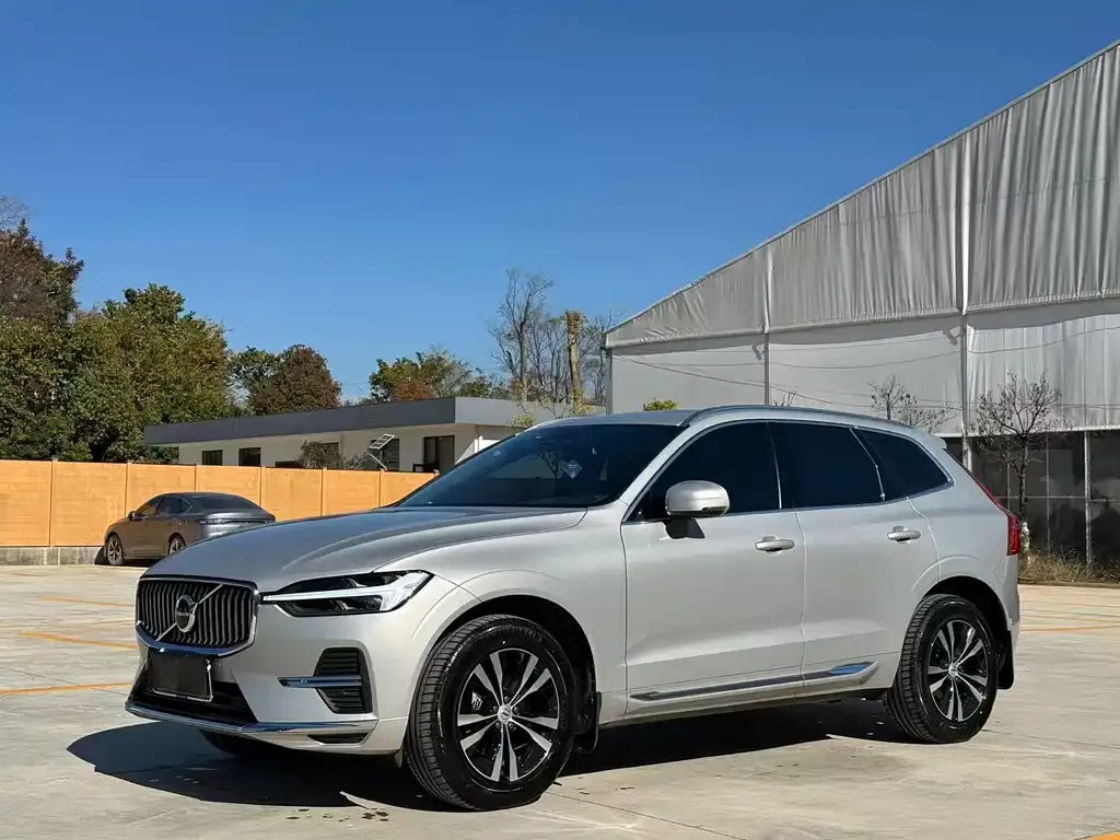 Volvo XC60 — фото 1