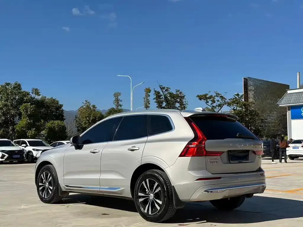 Volvo XC60 — фото 5