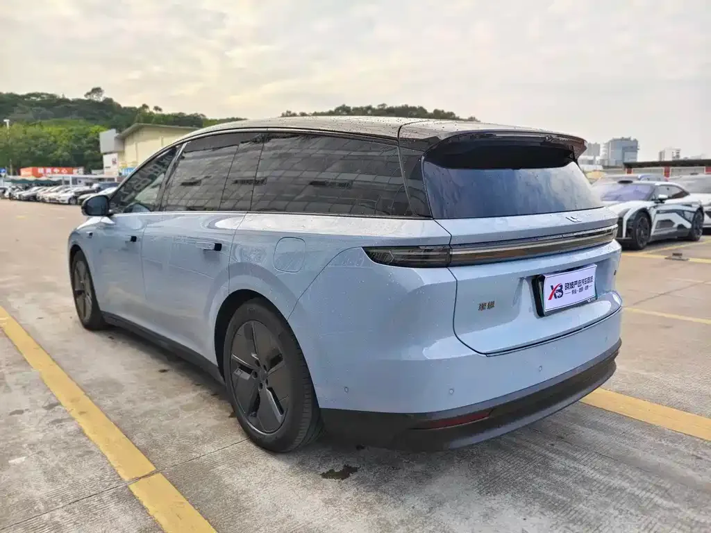 Li Auto i8 — фото 4