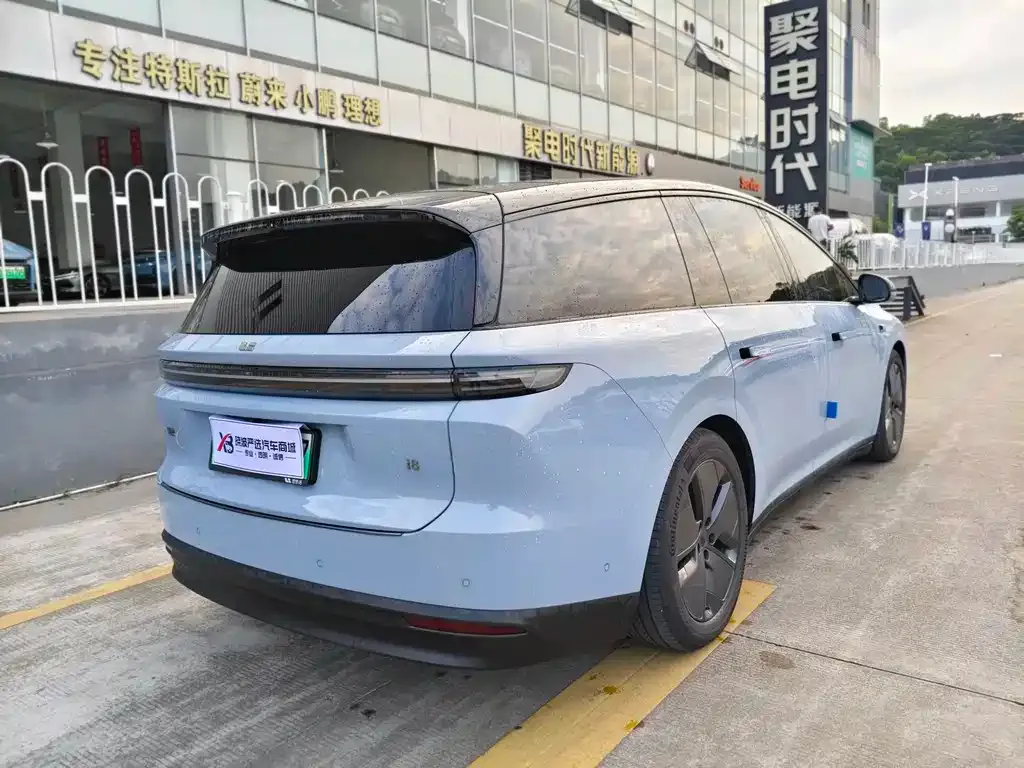Li Auto i8 — фото 7
