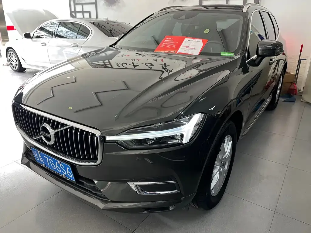 Volvo XC60 — фото 1