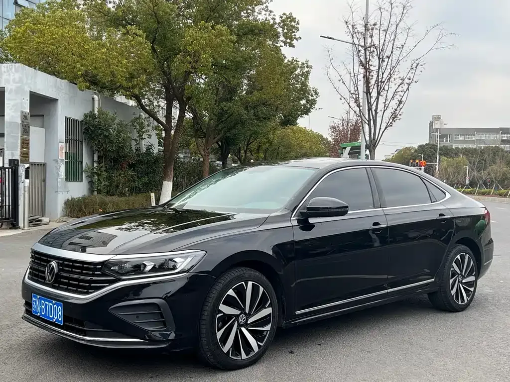 Volkswagen Passat — фото 1