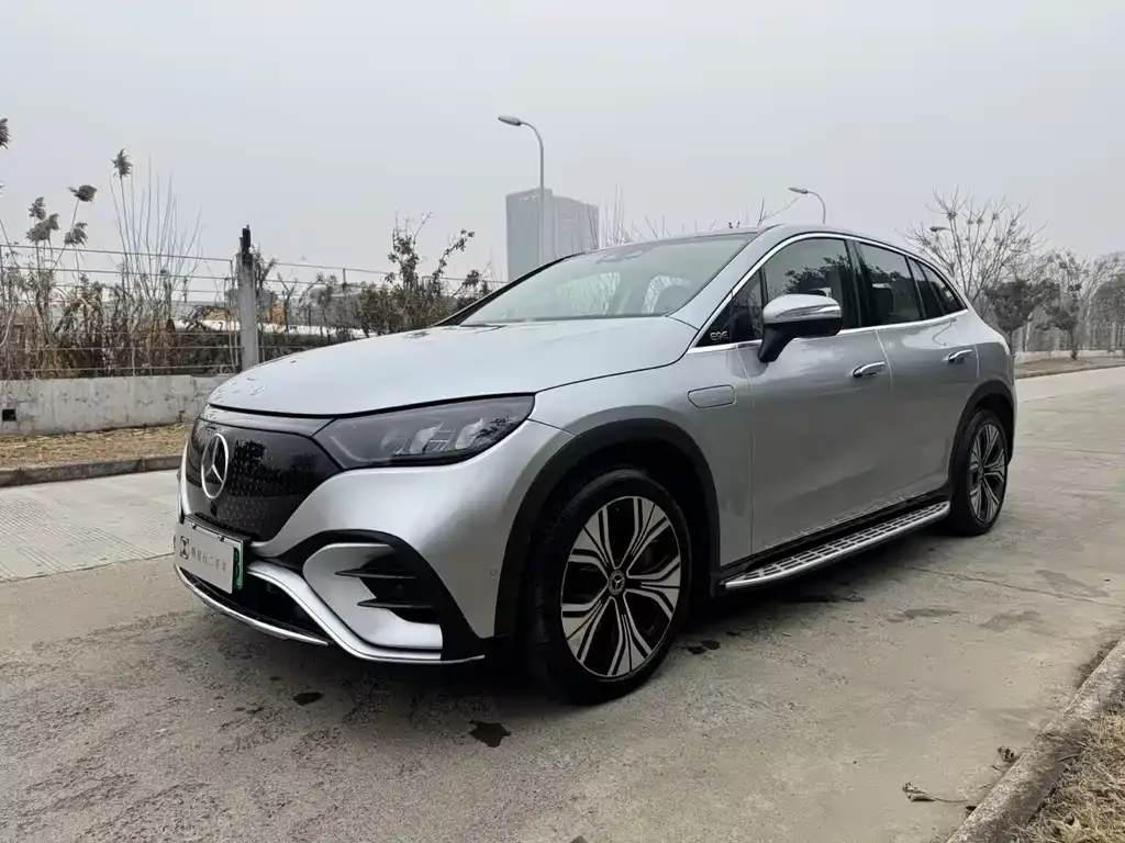 Mercedes-Benz EQE SUV — фото 1