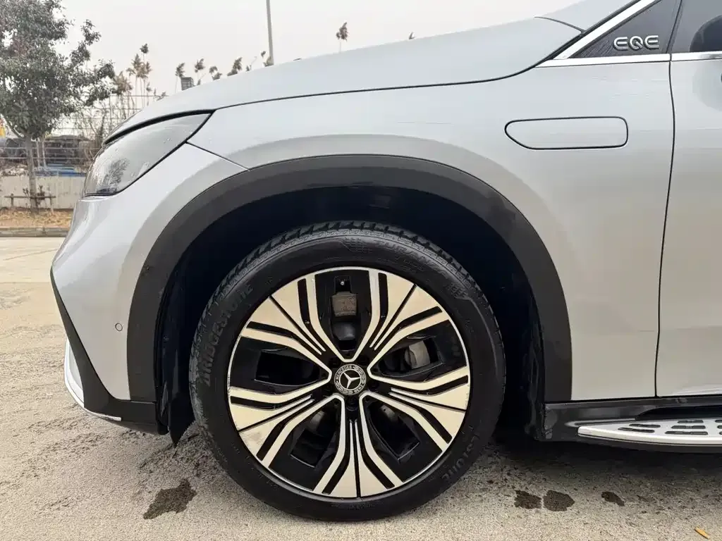 Mercedes-Benz EQE SUV — фото 4