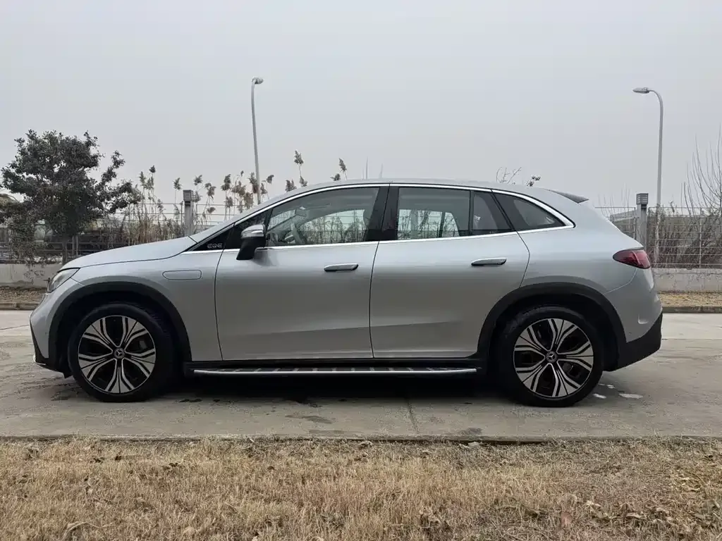 Mercedes-Benz EQE SUV — фото 7