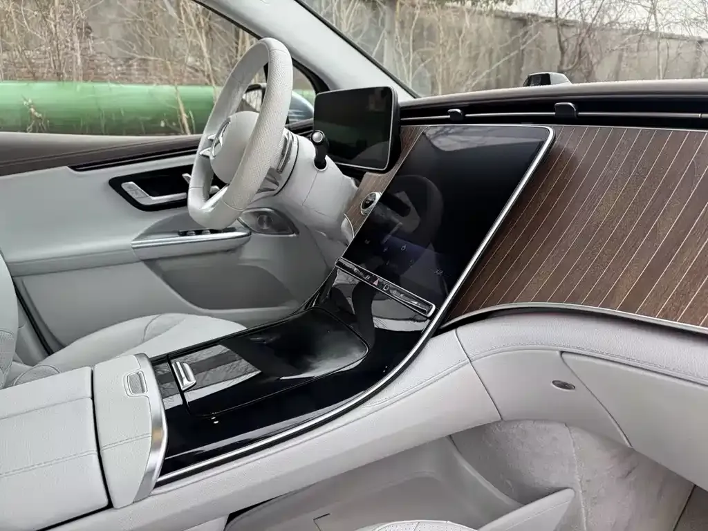 Mercedes-Benz EQE SUV — фото 8