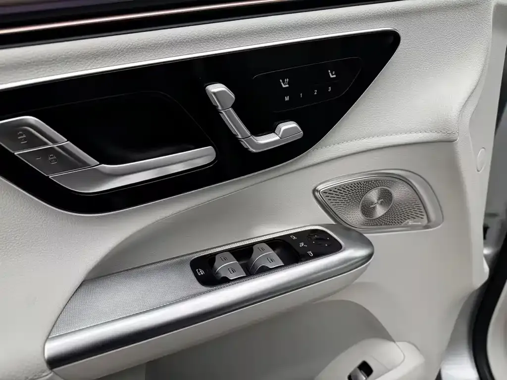 Mercedes-Benz EQE SUV — фото 2