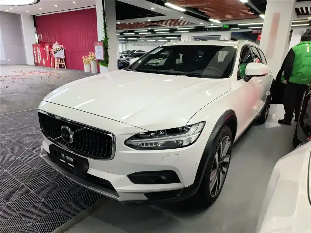 Volvo V90 — фото 1