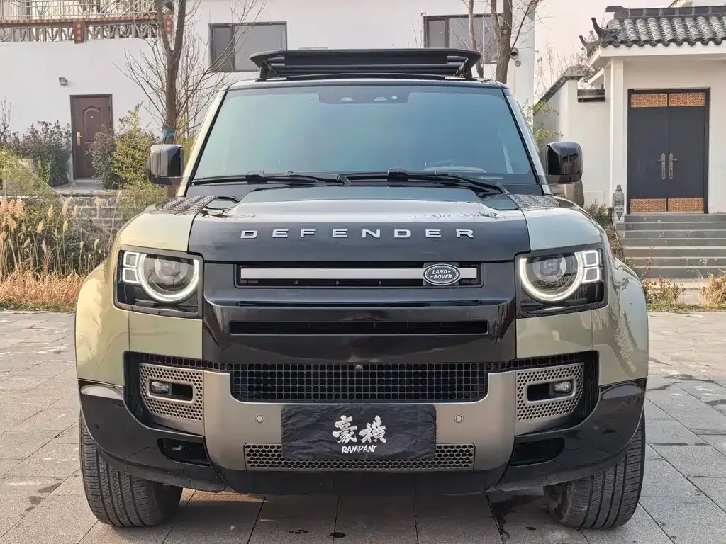 Land Rover Defender — фото 1