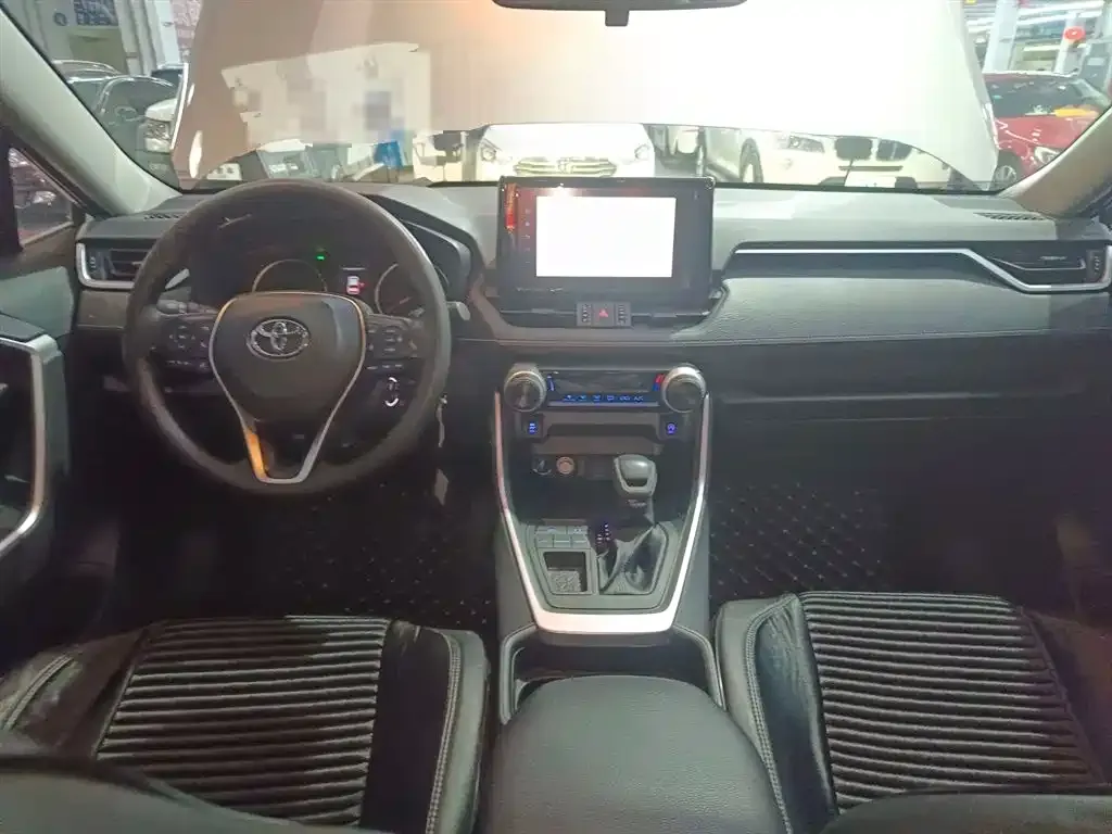 Toyota RAV4 — фото 10
