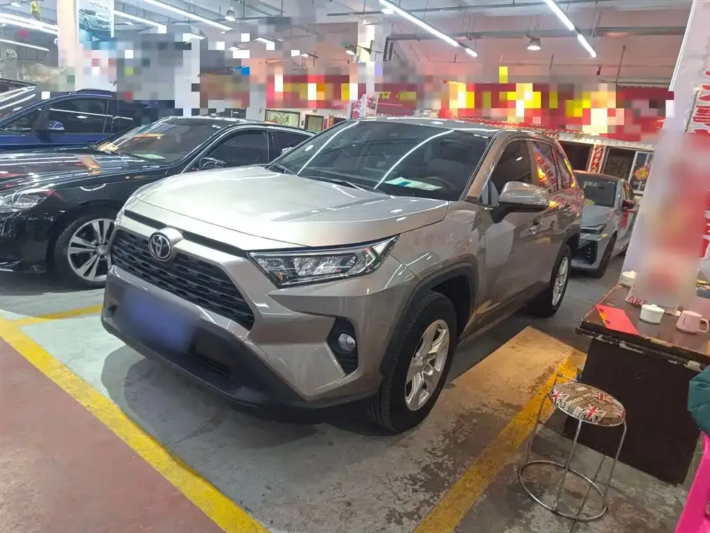 Toyota RAV4 — фото 2