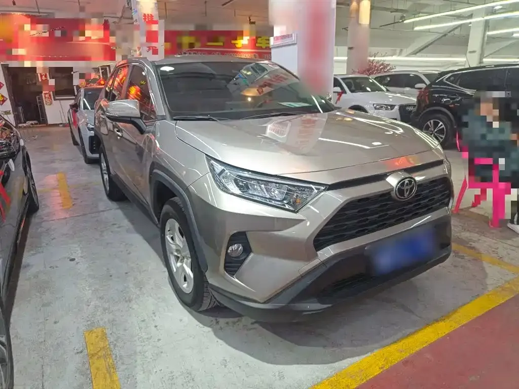 Toyota RAV4 — фото 4
