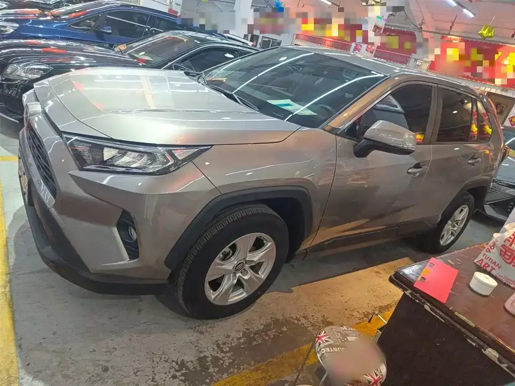 Toyota RAV4 — фото 5