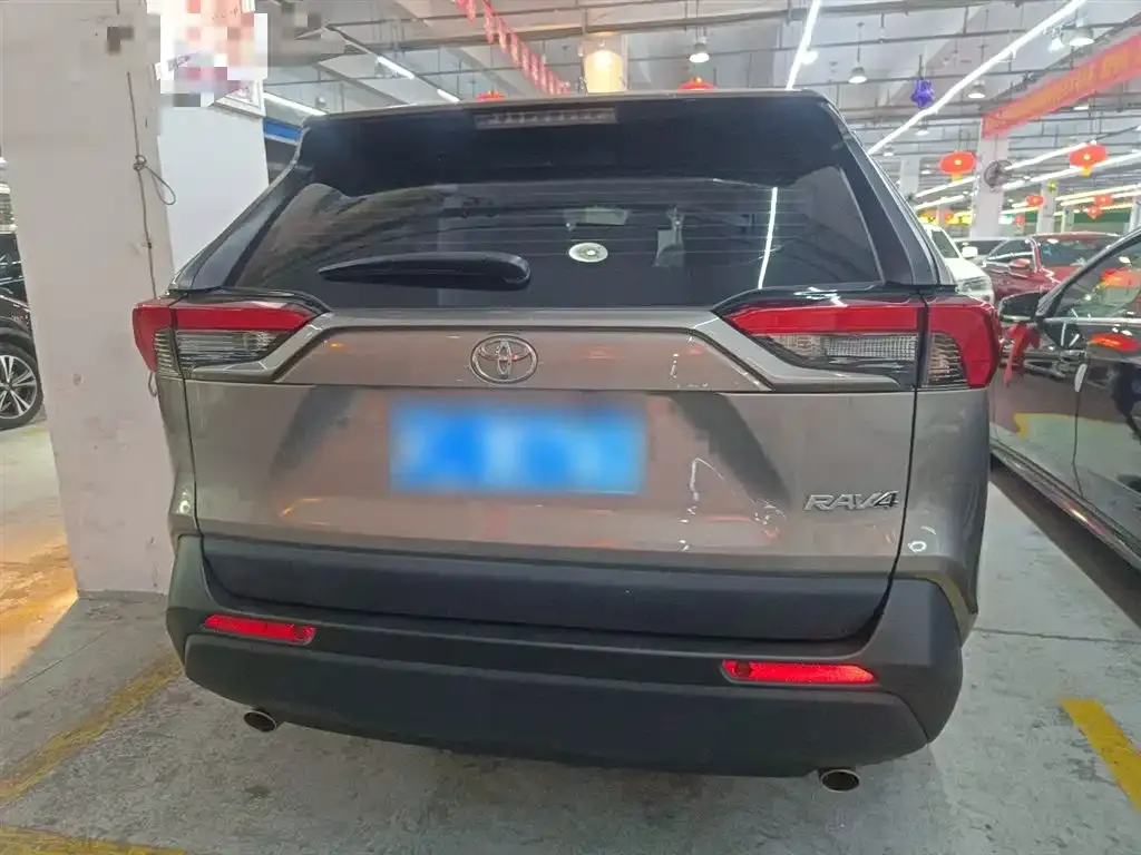 Toyota RAV4 — фото 6