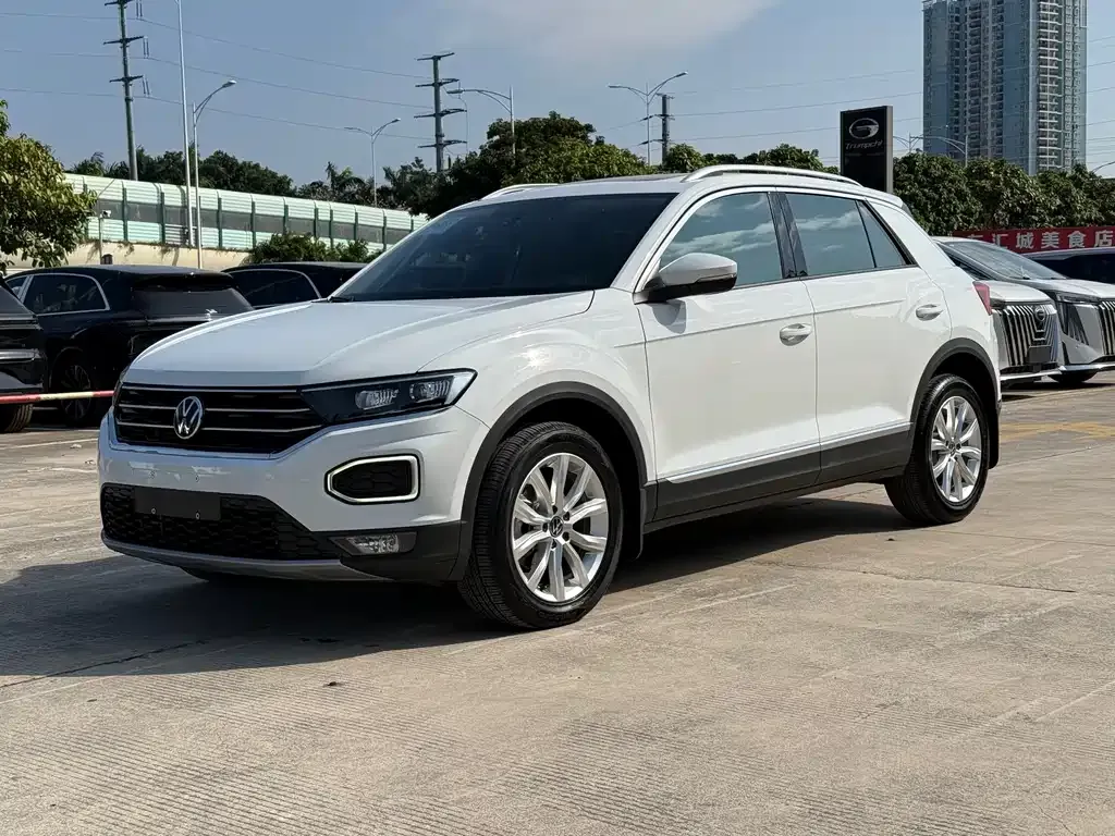 Volkswagen T-Roc — фото 1