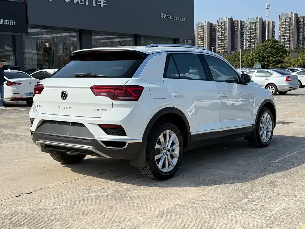 Volkswagen T-Roc — фото 8