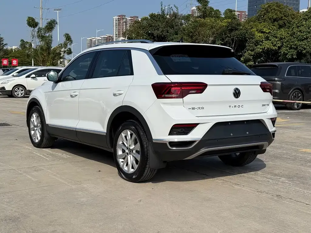 Volkswagen T-Roc — фото 10