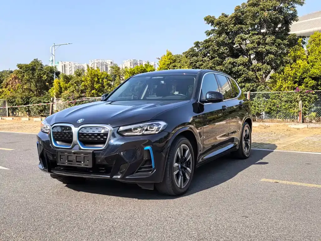 BMW iX3 — фото 1