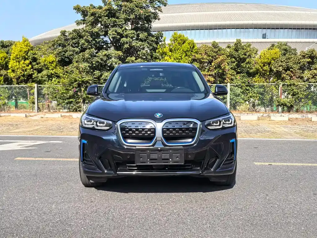 BMW iX3 — фото 6
