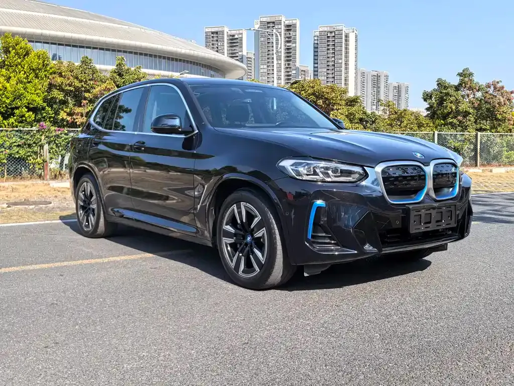BMW iX3 — фото 8