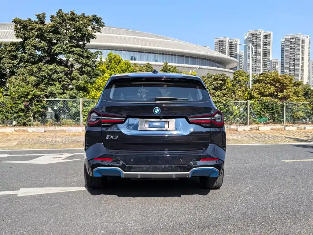 BMW iX3 — фото 2