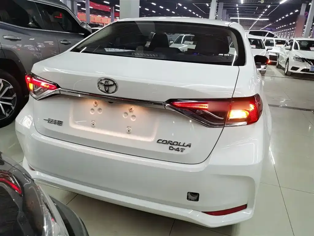 Toyota Corolla — фото 8
