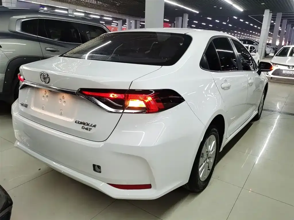 Toyota Corolla — фото 10