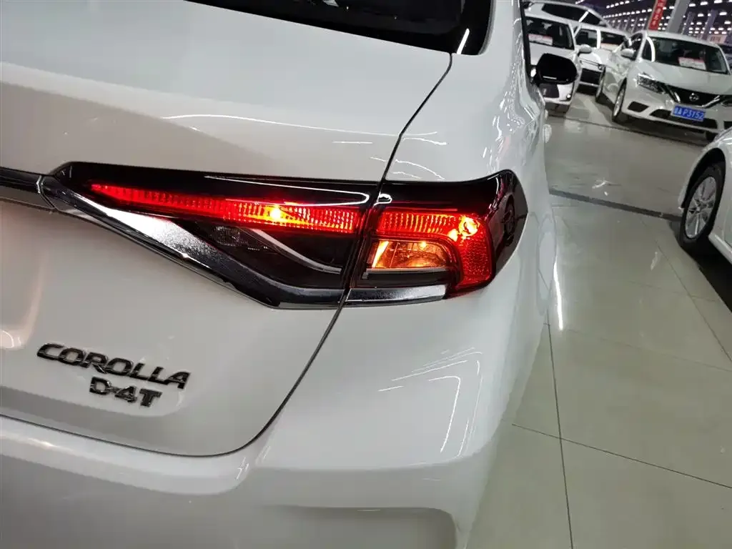 Toyota Corolla — фото 3