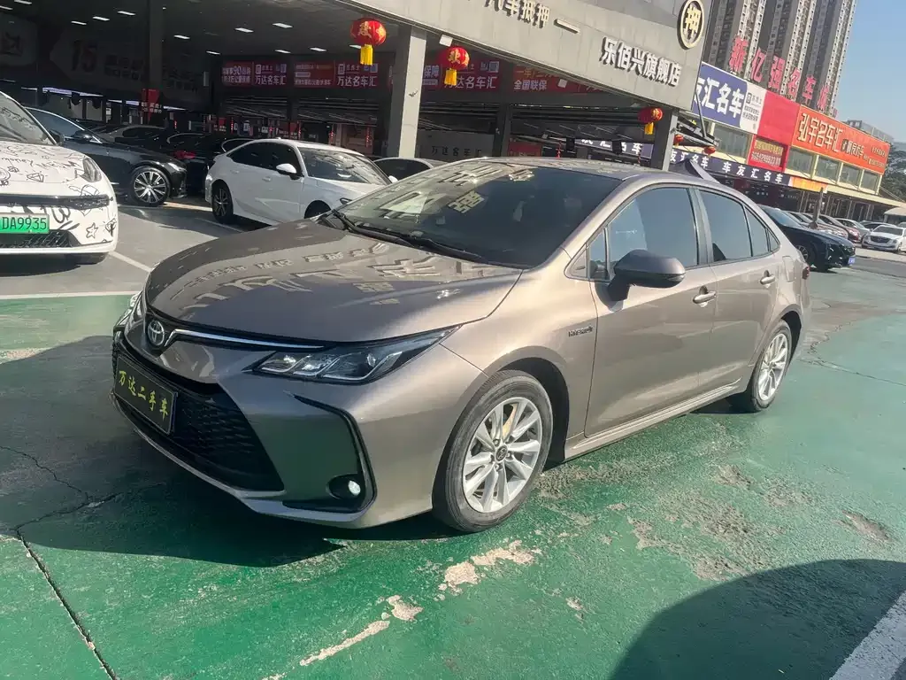 Toyota Corolla — фото 1