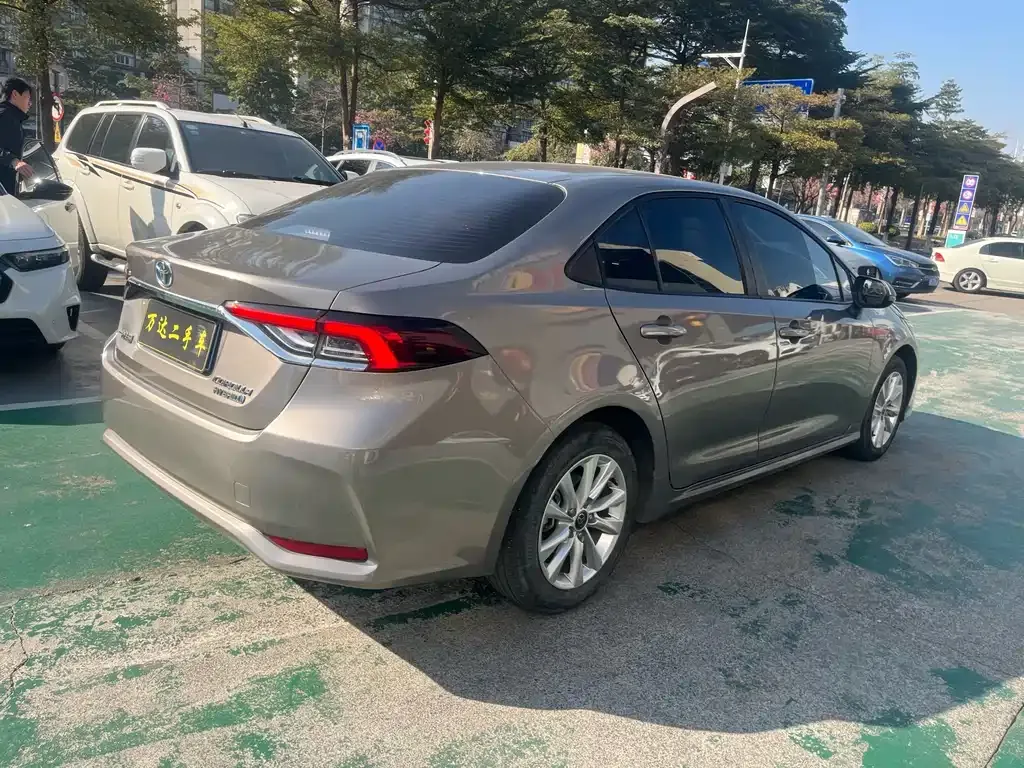 Toyota Corolla — фото 10