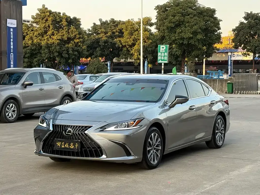 Lexus ES — фото 1